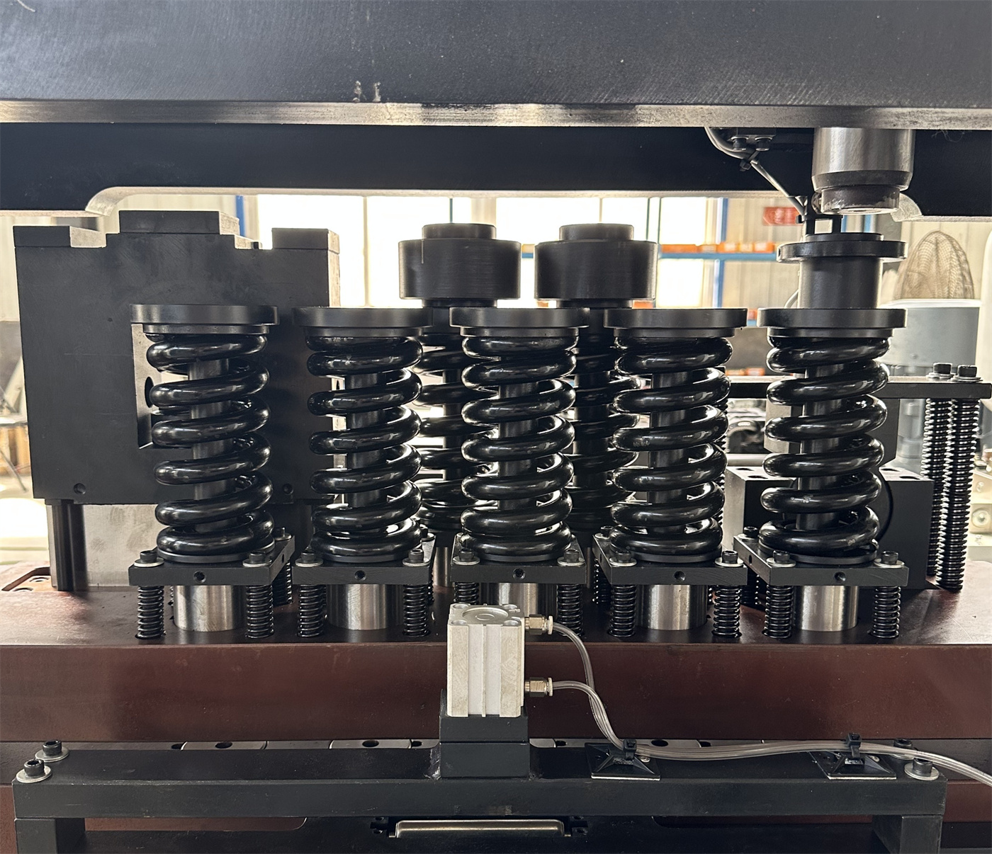 GJCNC-BP-60 CNC Busbar Punching and Shearing Machine (2)